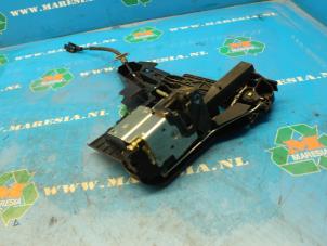 Used Front door lock mechanism 4-door, right Ford Fiesta 5 (JD/JH) 1.4 16V Price € 26,25 Margin scheme offered by Maresia Auto Recycling B.V.