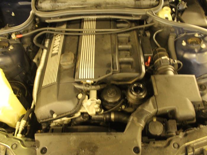 Motor de un BMW 3 serie (E46/4) 320i 24V 1999