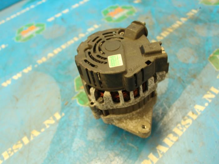Begagnade Dynamo Hyundai i20 1.2i 16V Pris € 26,25 Marginaltabell erbjuds av Maresia Auto Recycling B.V.