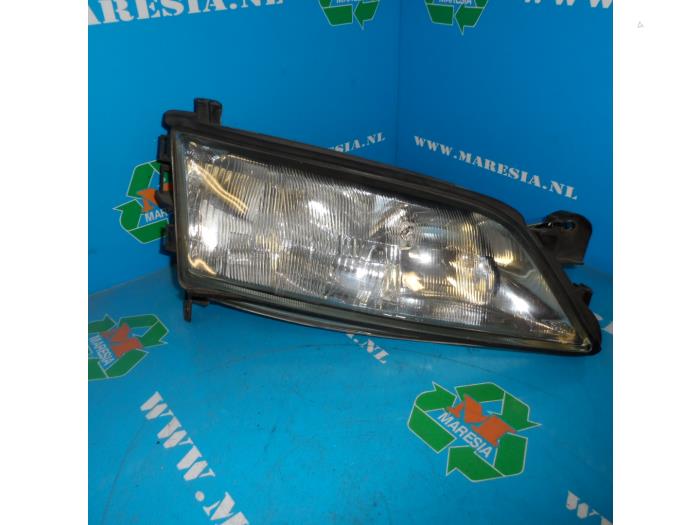 Używane Reflektor prawy Opel Vectra B (36) 1.6 16V Ecotec Cena € 26,25 Procedura marży oferowane przez Maresia Auto Recycling B.V.