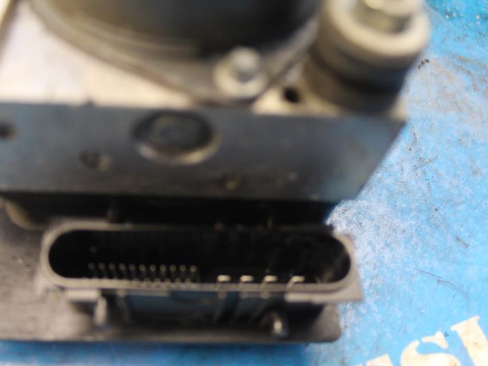 Begagnade ABS-pump Nissan Note (E11) 1.4 16V Pris € 131,25 Marginaltabell erbjuds av Maresia Auto Recycling B.V.