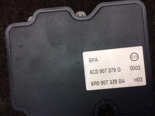 Pompe ABS d'un Volkswagen Polo V (6R) 1.2 TSI 16V BlueMotion Technology 2015
