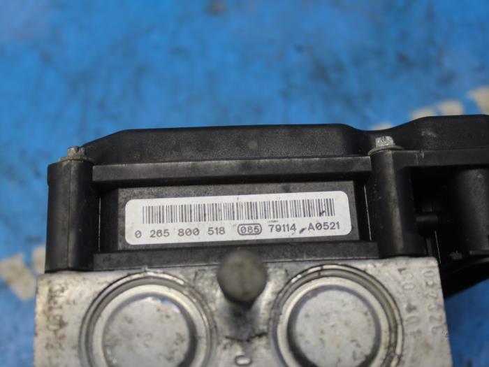 ABS pump from a Nissan Note (E11) 1.4 16V 2008