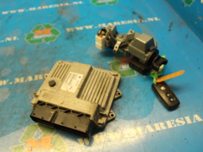 Used Ignition lock + computer Suzuki Swift (ZA/ZC/ZD1/2/3/9) 1.3 D 16V Price € 210,00 Margin scheme offered by Maresia Auto Recycling B.V.