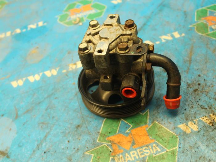 Begagnade Servostyrningspump Kia Carens III (FG) 2.0 CRDI VGT 16V Pris € 52,50 Marginaltabell erbjuds av Maresia Auto Recycling B.V.