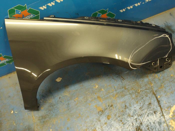 Front wing, right from a Volkswagen Eos (1F7/F8) 2.0 FSI 16V 2007