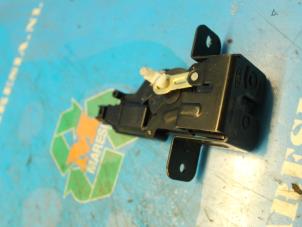 Used Tailgate lock mechanism Kia Sorento I (JC) 2.5 CRDi 16V Price € 52,50 Margin scheme offered by Maresia Auto Recycling B.V.