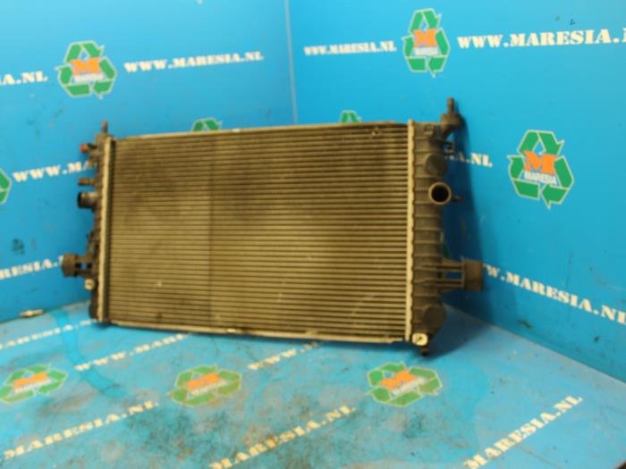 Radiator from a Opel Astra H (L48) 1.6 16V Twinport 2005