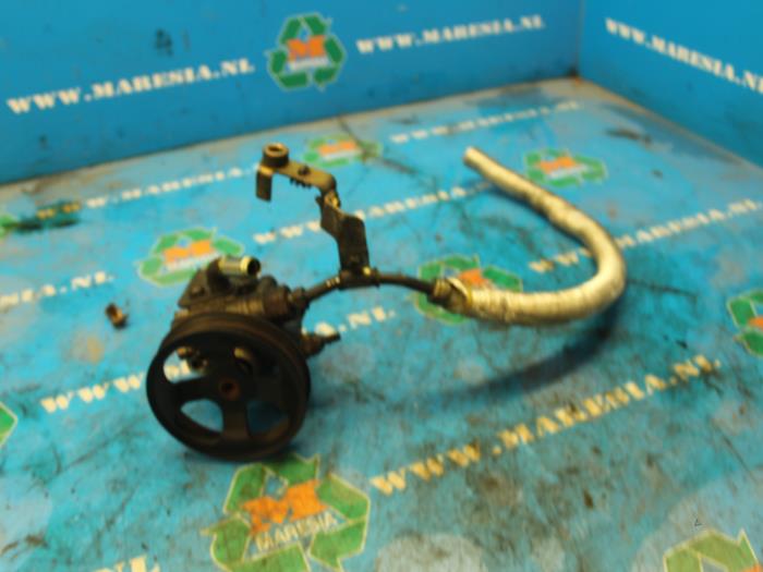 Usagé Pompe de direction Toyota Avensis Prix € 47,25 Règlement à la marge proposé par Maresia Auto Recycling B.V.
