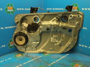 Usagé Mécanique vitre 4portes avant droite Volkswagen Polo Prix € 42,00 Règlement à la marge proposé par Maresia Auto Recycling B.V.