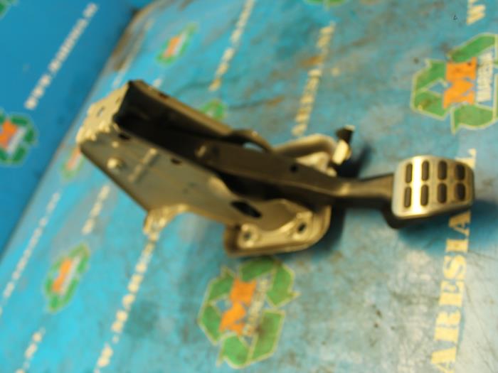 Brake pedal from a Volkswagen Eos (1F7/F8) 2.0 FSI 16V 2007