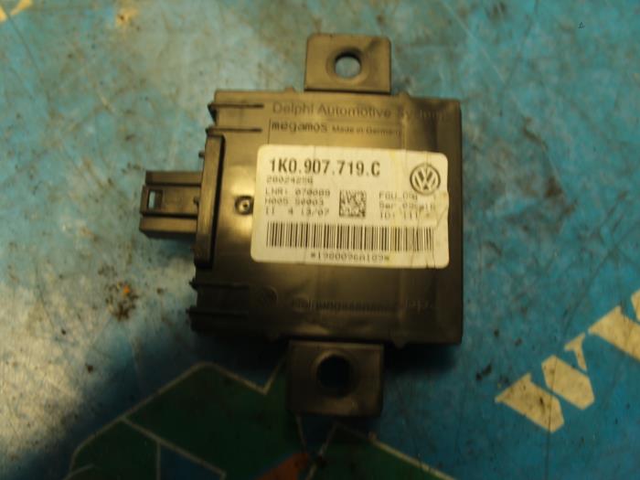 Używane Modul (rózne) Volkswagen Eos (1F7/F8) 2.0 FSI 16V Cena € 52,50 Procedura marży oferowane przez Maresia Auto Recycling B.V.