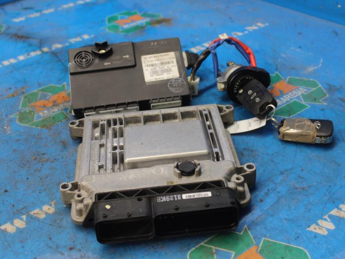 Used Ignition lock + computer Hyundai I30 Price € 262,50 Margin scheme offered by Maresia Auto Recycling B.V.