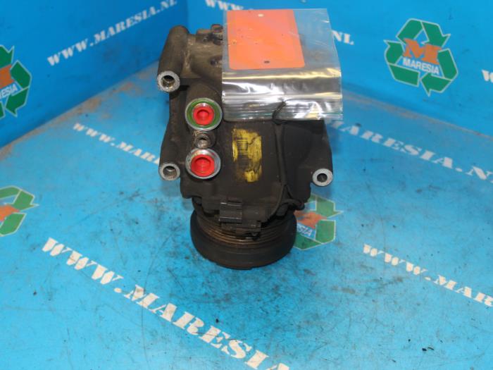 Usagé Pompe clim Jaguar S-type (X200) 3.0 V6 24V Prix € 63,00 Règlement à la marge proposé par Maresia Auto Recycling B.V.