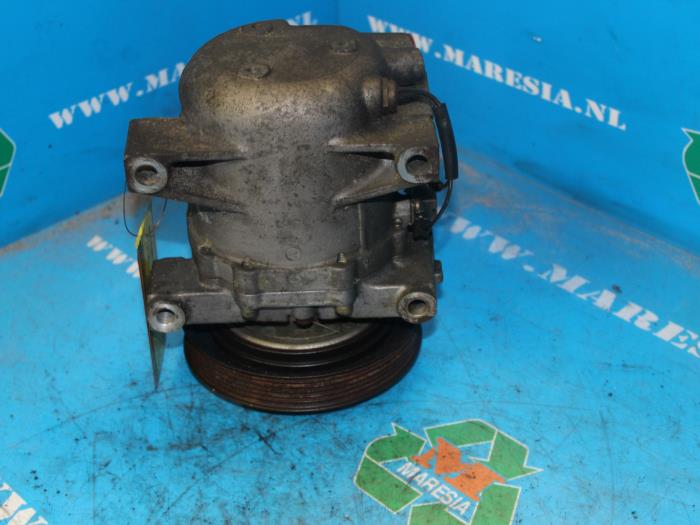 Usagé Pompe clim Nissan Primera (P11) 2.0 SRi 16V Prix € 42,00 Règlement à la marge proposé par Maresia Auto Recycling B.V.
