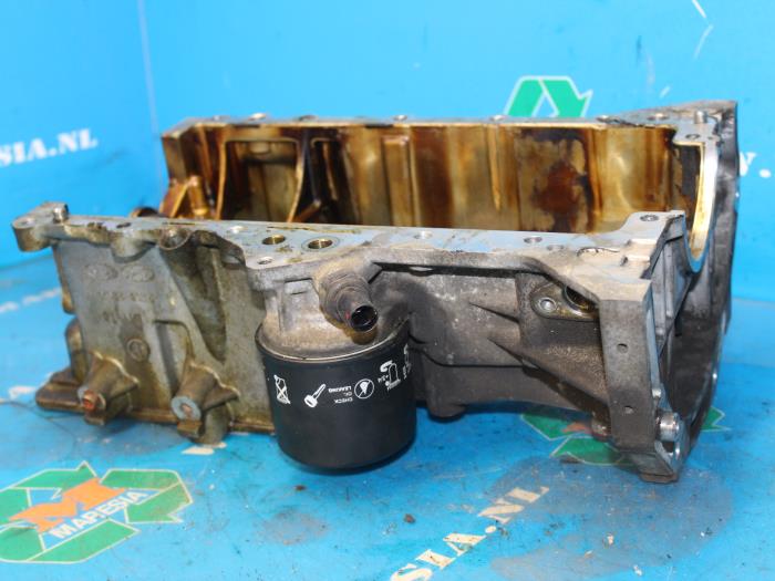 Used Sump Hyundai i30 (GDHB5) 1.4 16V Price € 105,00 Margin scheme offered by Maresia Auto Recycling B.V.