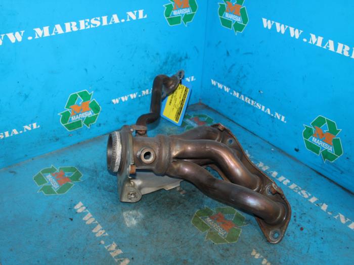 Exhaust manifold from a Lexus CT 200h 1.8 16V 2012