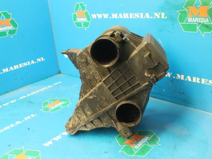 Begagnade Luftfilterhus Nissan Micra (K12) 1.6 16V 160 SR Pris € 52,50 Marginaltabell erbjuds av Maresia Auto Recycling B.V.