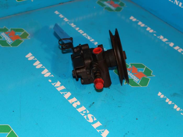 Usagé Pompe de direction Ford Maverick I 2.4i 12V OHC SEFI Prix € 31,50 Règlement à la marge proposé par Maresia Auto Recycling B.V.