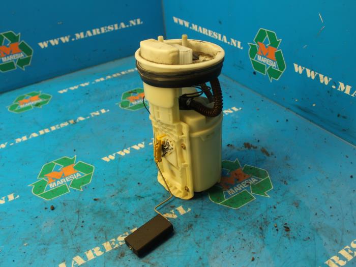Usagé Pompe à carburant Seat Leon (1M1) 1.6 16V Prix € 21,00 Règlement à la marge proposé par Maresia Auto Recycling B.V.