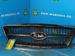 Used Grille Kia Sorento I (JC) 2.5 CRDi 16V Price € 52,50 Margin scheme offered by Maresia Auto Recycling B.V.