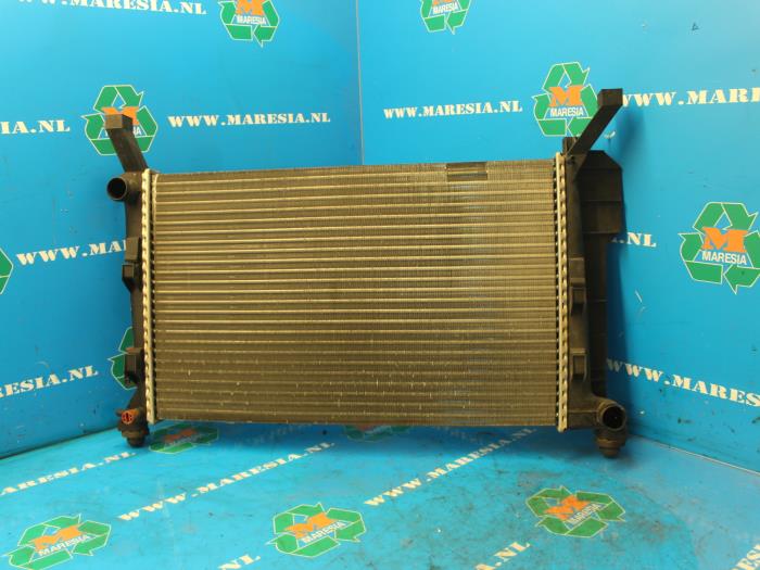 Gebrauchte Kühler Mercedes A (W169) Preis € 63,00 Margenregelung angeboten von Maresia Auto Recycling B.V.