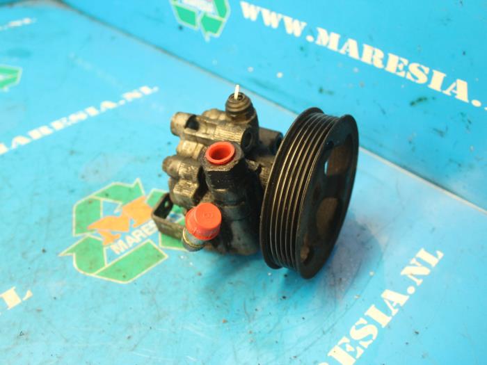Usagé Pompe de direction Toyota Avensis (T22) 1.8 16V VVT-i Prix € 47,25 Règlement à la marge proposé par Maresia Auto Recycling B.V.