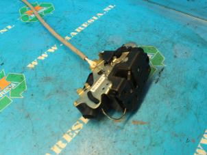 Used Front door lock mechanism 4-door, right Mercedes Vaneo (W414) 1.7 CDI 16V Price € 52,50 Margin scheme offered by Maresia Auto Recycling B.V.