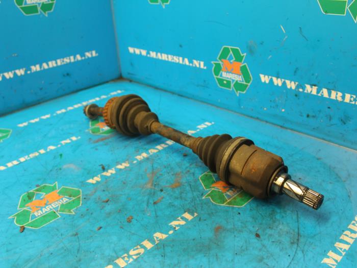 Front drive shaft, left from a Opel Tigra Twin Top  2006
