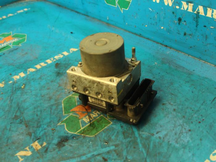 Gebrauchte ABS Pumpe Peugeot 107 1.0 12V Preis € 52,50 Margenregelung angeboten von Maresia Auto Recycling B.V.