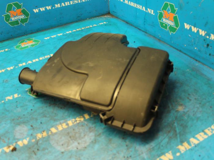 Gebrauchte Luftfiltergehäuse Peugeot 107 1.0 12V Preis € 31,50 Margenregelung angeboten von Maresia Auto Recycling B.V.