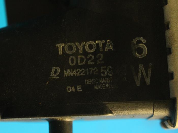 Kühler van een Toyota Avensis (T25/B1D) 1.8 16V VVT-i 2003