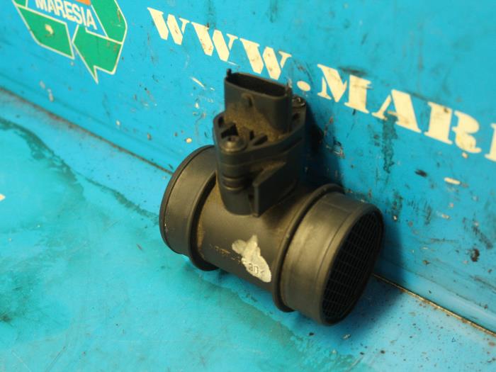 Begagnade Luftflödesmätare Opel Agila (A) 1.2 16V Pris € 15,75 Marginaltabell erbjuds av Maresia Auto Recycling B.V.