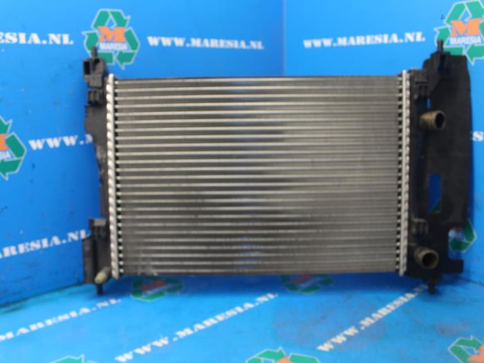 Usagé Radiateur Opel Corsa D 1.4 16V Twinport Prix € 52,50 Règlement à la marge proposé par Maresia Auto Recycling B.V.