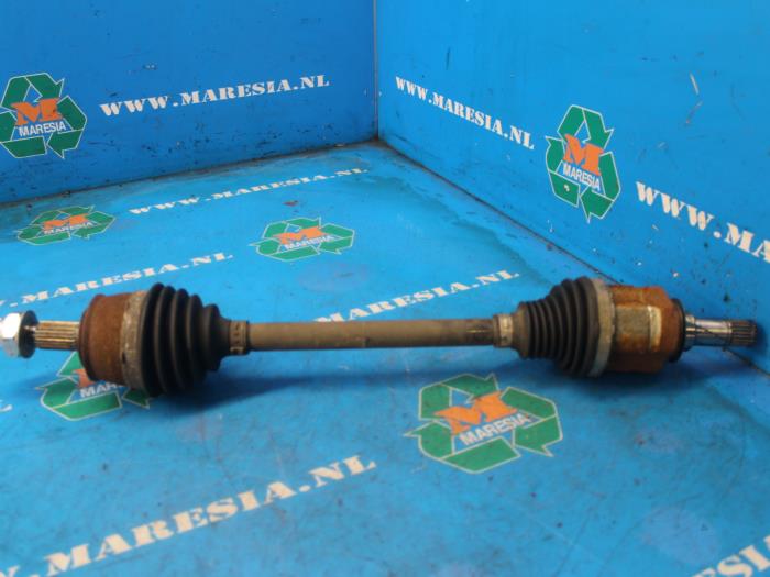 Gebrauchte Antriebswelle links vorne Opel Corsa E 1.4 16V Preis € 42,00 Margenregelung angeboten von Maresia Auto Recycling B.V.
