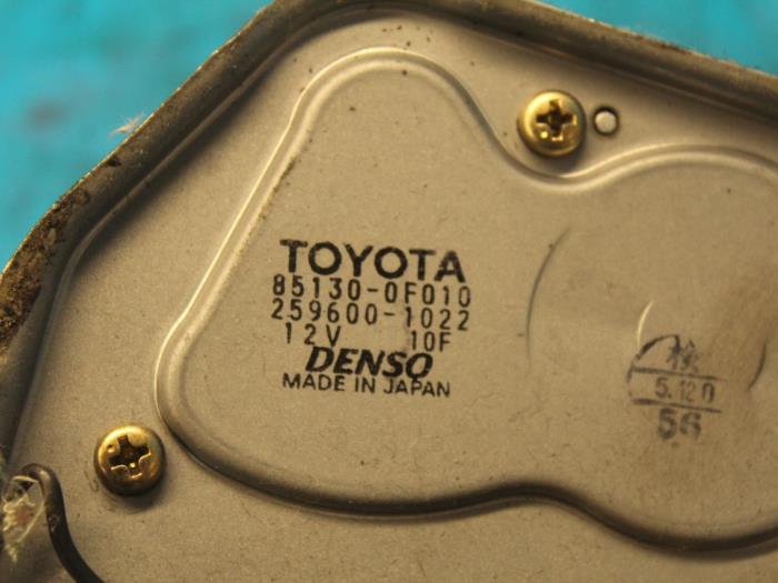 Motor de limpiaparabrisas detrás de un Toyota Corolla Verso (R10/11) 2.0 D-4D 16V 2005