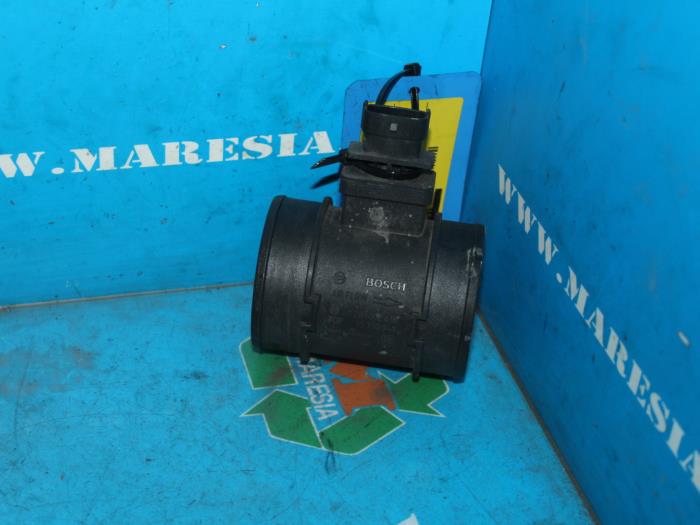 Begagnade Luftflödesmätare Opel Astra H (L48) 1.7 CDTi 16V Pris € 10,50 Marginaltabell erbjuds av Maresia Auto Recycling B.V.