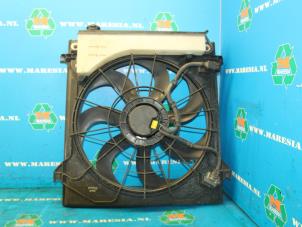 Usagé Moto ventilateur Kia Sorento I (JC) 3.3 V6 24V Prix € 131,25 Règlement à la marge proposé par Maresia Auto Recycling B.V.