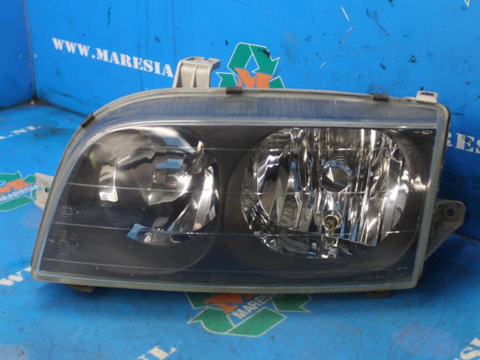 Używane Reflektor lewy Kia Joice 2.0 16V Cena € 36,75 Procedura marży oferowane przez Maresia Auto Recycling B.V.