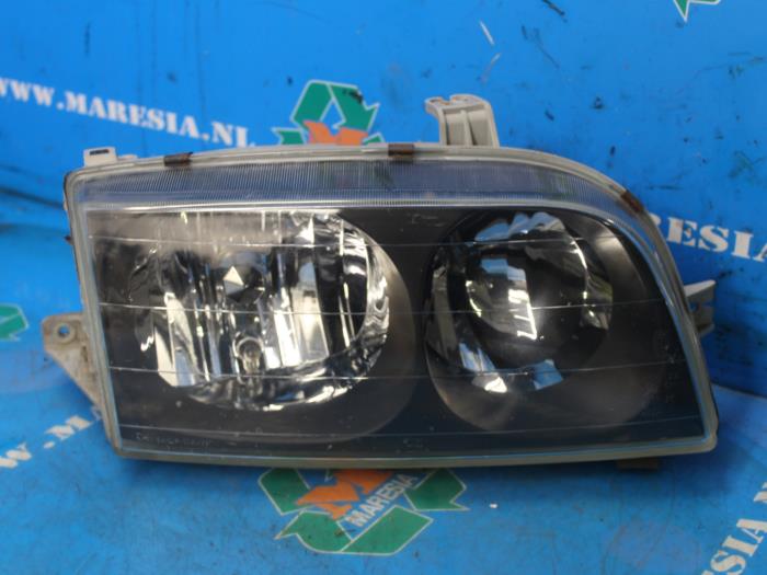 Używane Reflektor prawy Kia Joice 2.0 16V Cena € 36,75 Procedura marży oferowane przez Maresia Auto Recycling B.V.