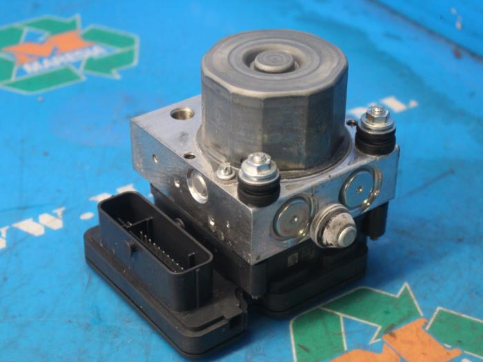 Gebrauchte ABS Pumpe Opel Corsa E 1.4 16V Preis € 42,00 Margenregelung angeboten von Maresia Auto Recycling B.V.