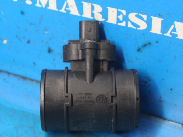Begagnade Luftflödesmätare Opel Corsa E 1.4 16V Pris € 47,25 Marginaltabell erbjuds av Maresia Auto Recycling B.V.