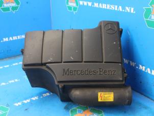 Usagé Boîtier filtre à air Mercedes A (W168) 1.9 A-190 Prix € 47,25 Règlement à la marge proposé par Maresia Auto Recycling B.V.