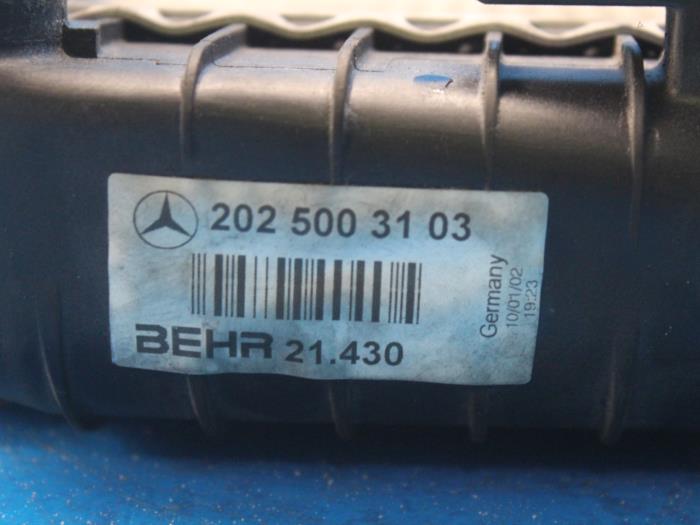 Radiador de un Mercedes-Benz SLK (R170) 2.0 200 K 16V 2002