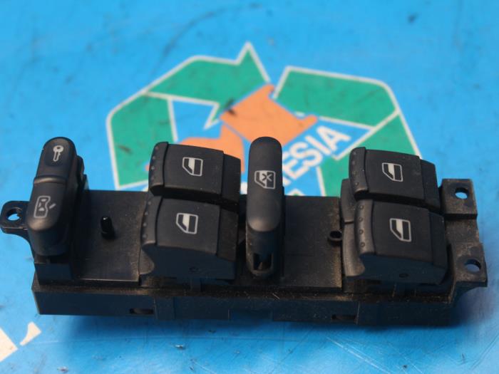 Usados Interruptor combinado de ventanillas Seat Leon (1M1) 1.6 16V Precio € 36,75 Norma de margen ofrecido por Maresia Auto Recycling B.V.