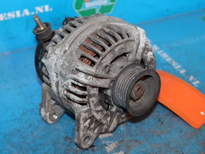 Begagnade Dynamo Jeep Grand Cherokee (WG/WJ) 4.7i V8 Pris € 42,00 Marginaltabell erbjuds av Maresia Auto Recycling B.V.