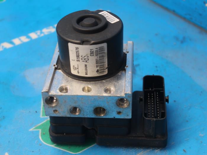 Begagnade ABS-pump Opel Combo 1.3 CDTI 16V ecoFlex Pris € 31,50 Marginaltabell erbjuds av Maresia Auto Recycling B.V.