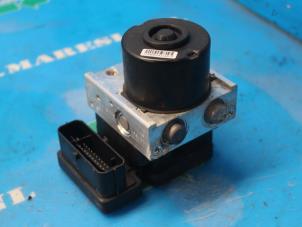 ABS Pumpe van een Opel Combo 1.3 CDTI 16V ecoFlex 2013