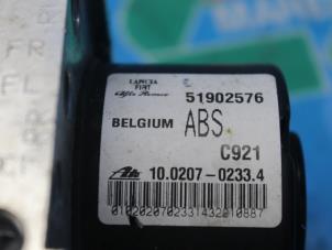 ABS Pumpe van een Opel Combo 1.3 CDTI 16V ecoFlex 2013