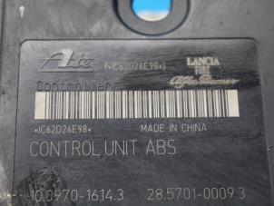 ABS Pumpe van een Opel Combo 1.3 CDTI 16V ecoFlex 2013
